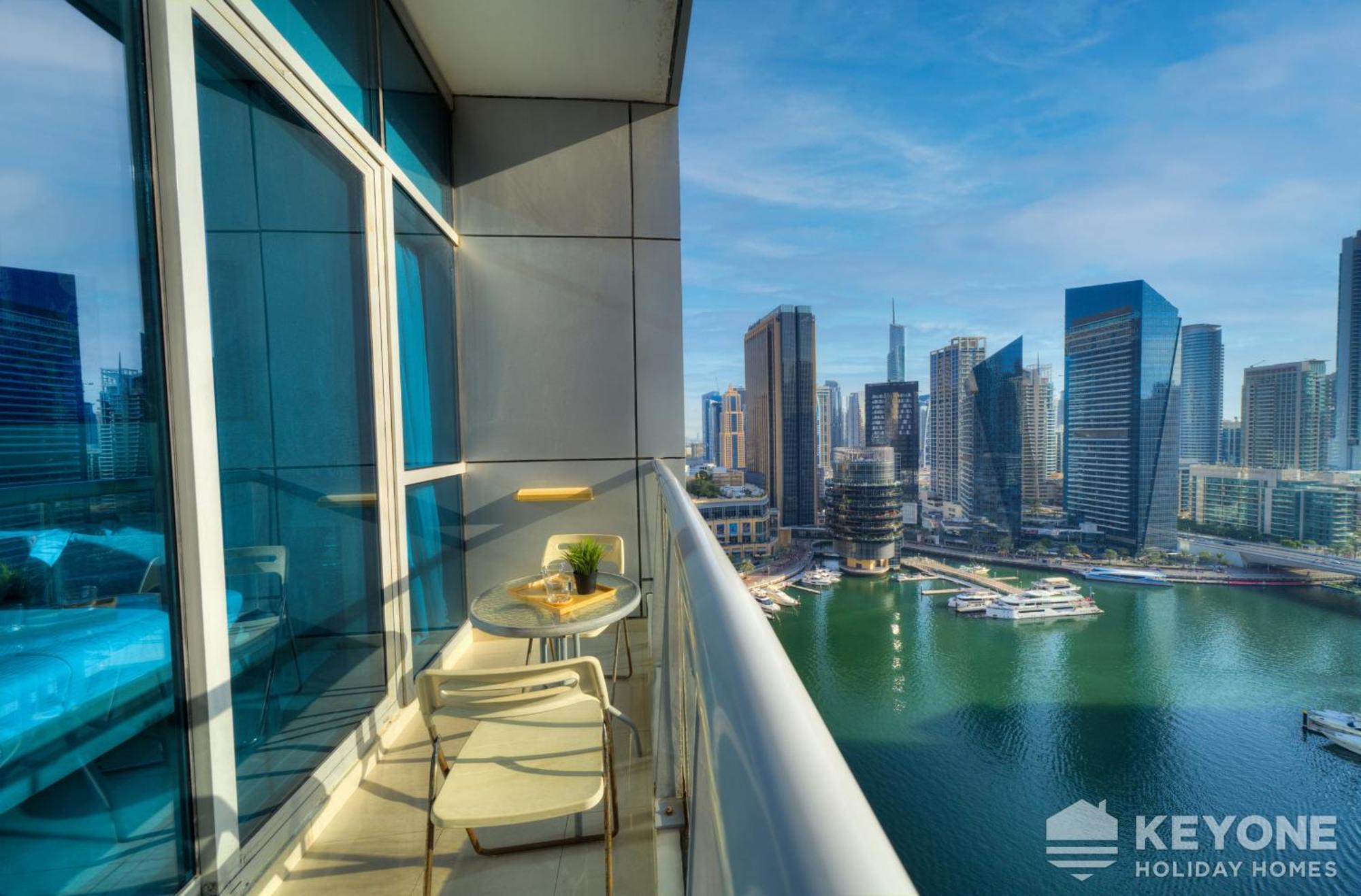 Contemporary One Bedroom With Full Marina View Dubai Bagian luar foto